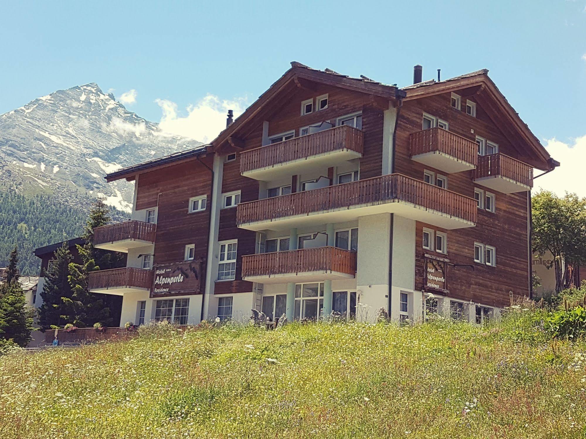 Hotel Alpenperle Saas-Fee Luaran gambar